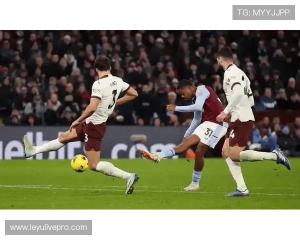 利兹联高位逼抢对阵曼联残阵，玫瑰德比战术博弈看点十足